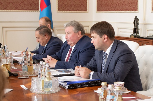 Глава Мордовии обсудил с министром транспорта РФ вопросы строительства дорог и развития аэропорта Саранска