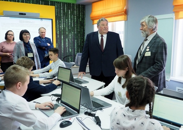 Глава Мордовии познакомился с работой открывшегося в Саранске регионального Центра обучения талантливых детей