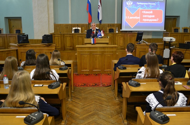 Школьники Саранска и Рузаевки в День Конституции РФ посетили Государственное Собрание Мордовии
