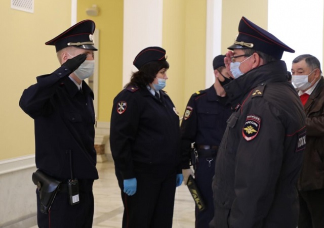 Руководитель МВД по Мордовии проверил, как несут службу его подчиненные на избирательных участках