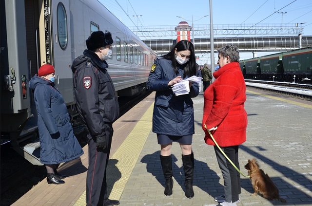 В Мордовии на объектах транспорта полицейские и судебные приставы провели акцию «Узнай о своих долгах»