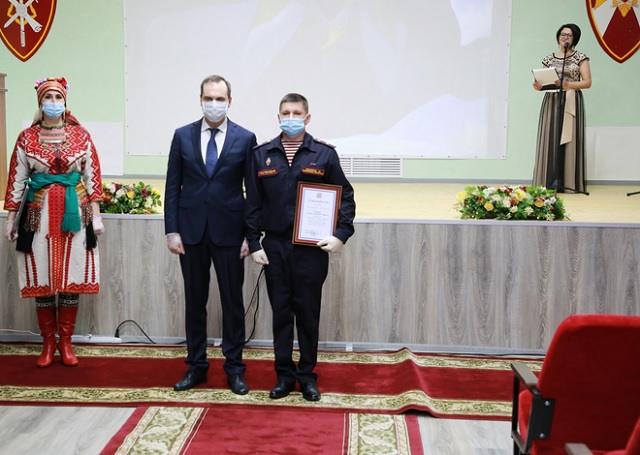 Артём Здунов вручил награды сотрудникам и военнослужащим Росгвардии