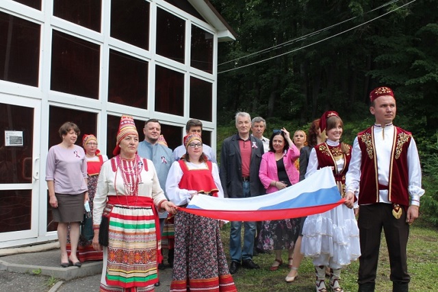 В Мордовии состоялась церемония поднятия государственного флага России на историческом Сурском рубеже