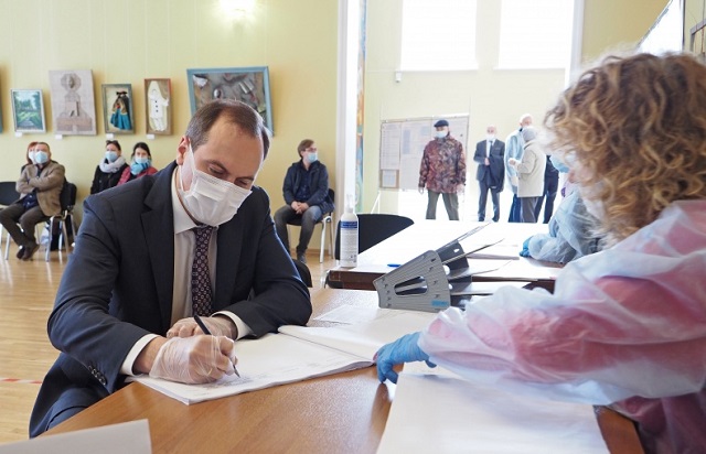 Артём Здунов на избирательном участке: «Мы выбираем пятилетнюю траекторию развития»