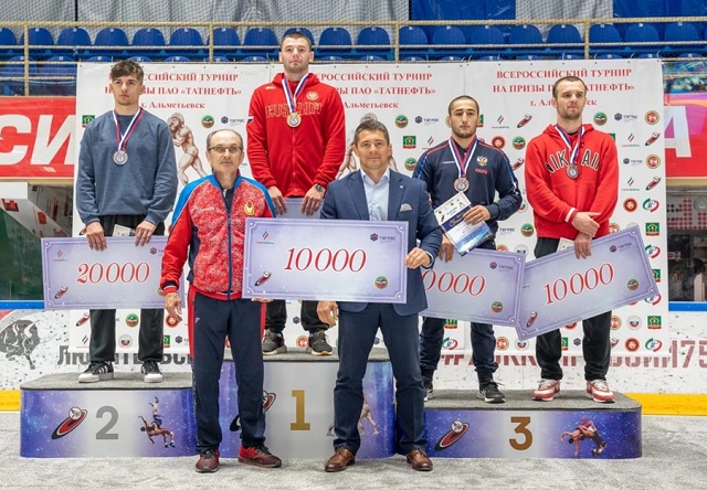 Мордовские борцы завоевали два «золота» на соревнованиях в Альметьевске