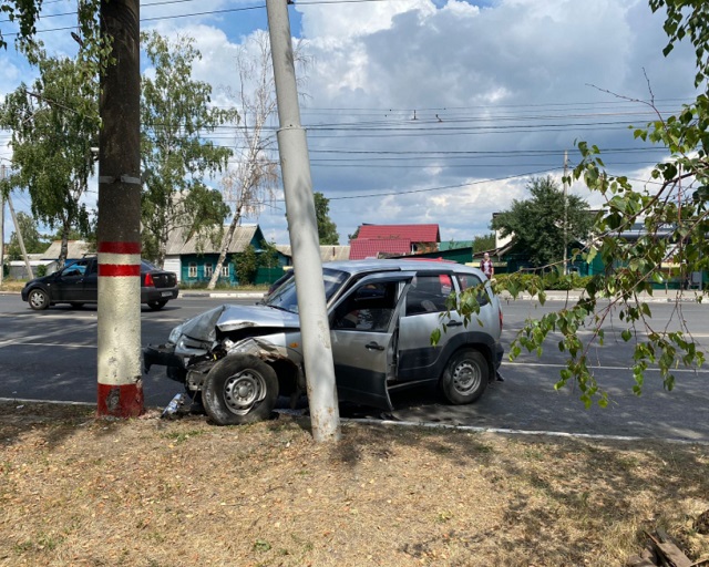 Водитель «Шевроле Нива» погиб в Саранске в результате наезда на световую опору 