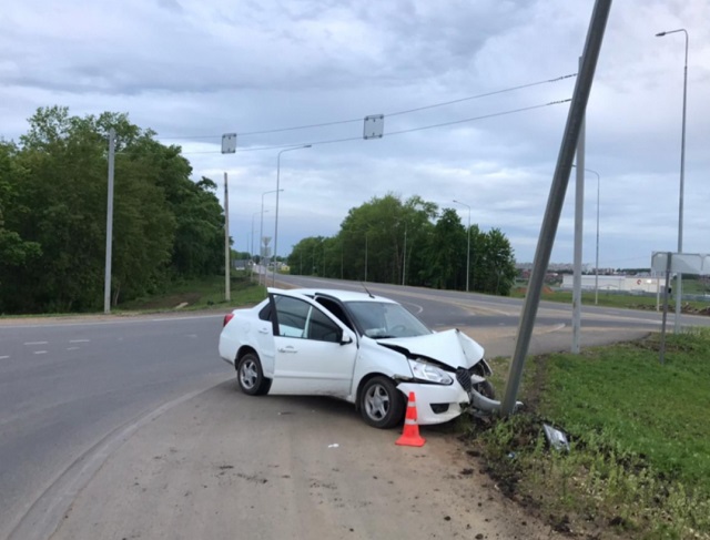 В Рузаевском районе девочка и женщина пострадали в результате наезда Datsun on-DO на световую опору