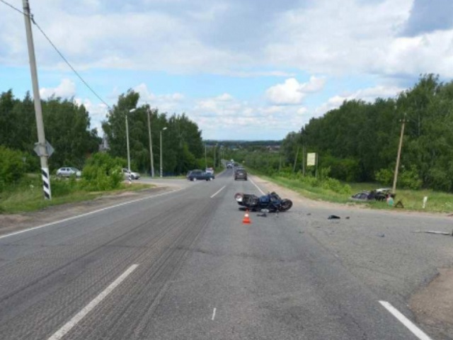 В Мордовии водитель Suzuki RF900R врезался в Renault Sandero