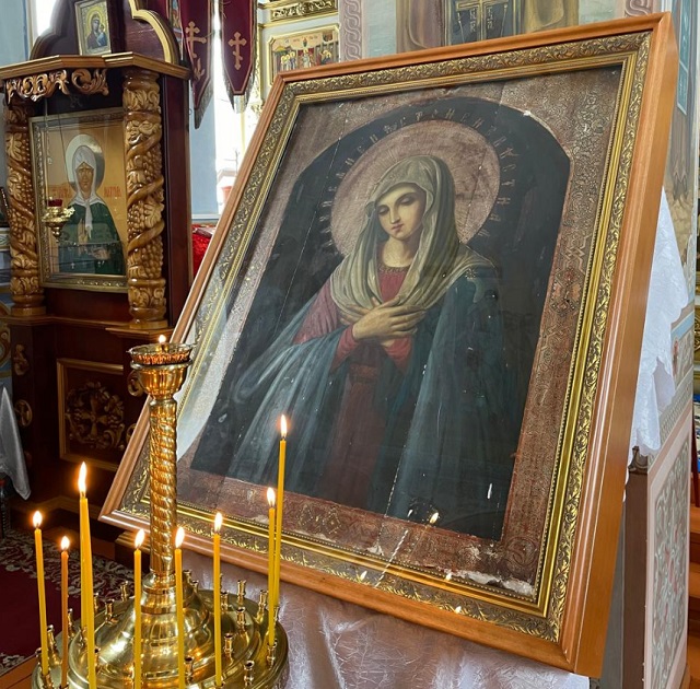 Для старинного чтимого Богородичного образа в Казанской церкви в Ромоданове собрали киот