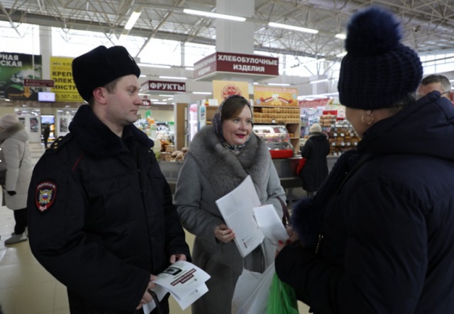 О том, как противостоять мошенникам, рассказали посетителям Центрального рынка Саранска