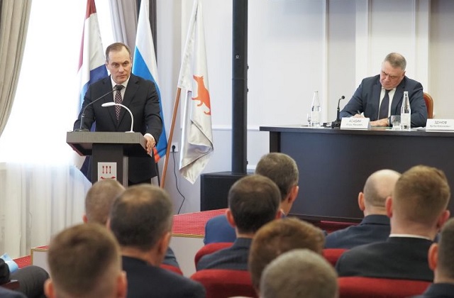 «Будьте человечнее и внимательнее к запросам горожан» - Артём Здунов принял участие в сессии совета депутатов Саранска