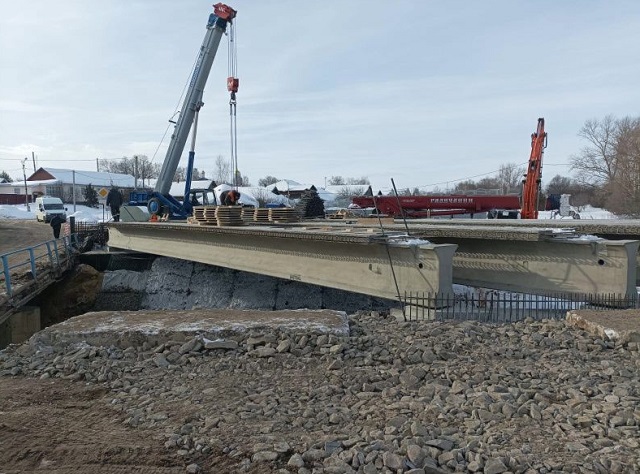 В Теньгушевском районе продолжается строительство моста через реку Вечкилейка
