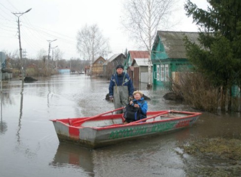 В период половодья в Мордовии пенсию и корреспонденцию почтальоны доставят на лодках