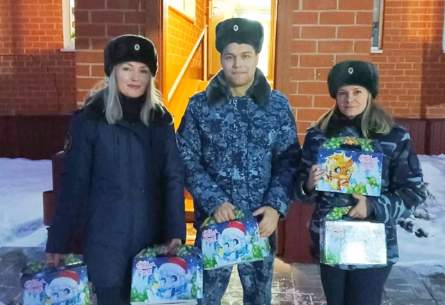 Сотрудники ИК-5 УФСИН по Мордовии поздравили с праздниками воспитанников Темниковского дома-интерната