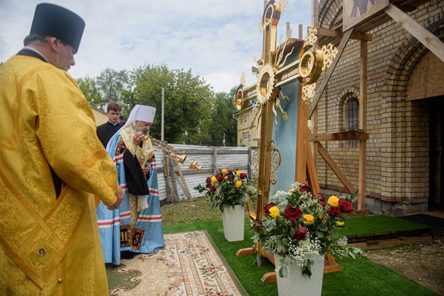 Митрополит Саранский и Мордовский Зиновий освятил крест для храма-часовни во Имя Всемилостивого Спаса 