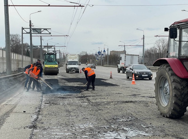 Дмитрий Поздняков осмотрел объекты дорожного строительства